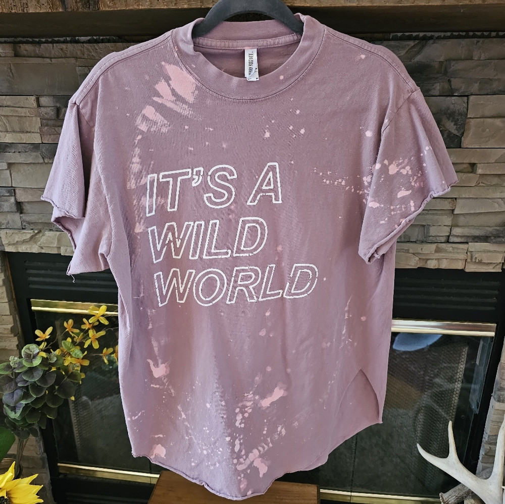 Pebby forevee "it's a wild world" side slit tee